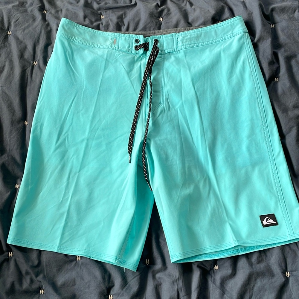✨NWOT Quiksilver Men's Boardshorts 32✨